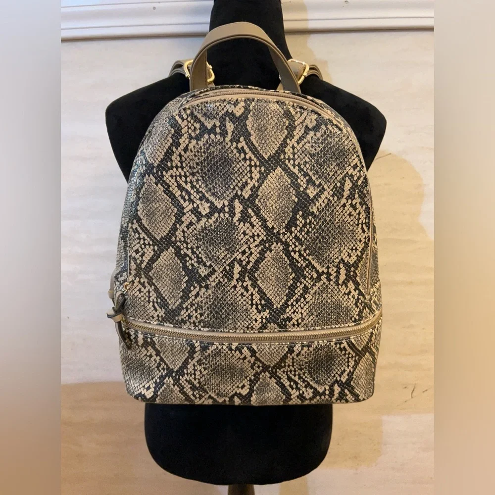 Alexis Bendel Chic Snakeskin Pattern Backpack - Picture 3 of 15